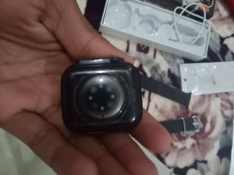 I am selling my smart watch T800 ultra new watch with box 3