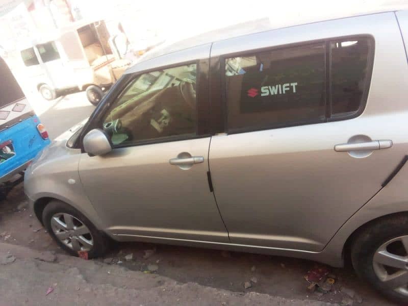 Suzuki Swift dlx 5