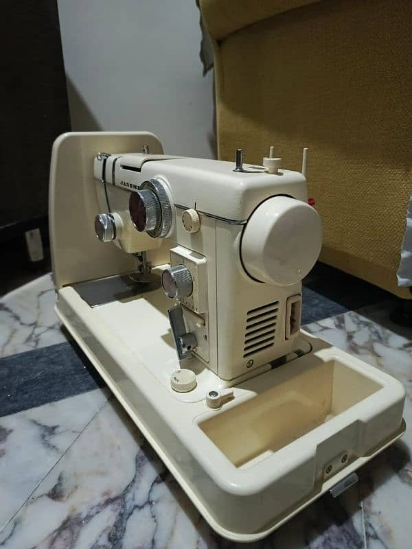 JANOME SEWING MACHINE 0