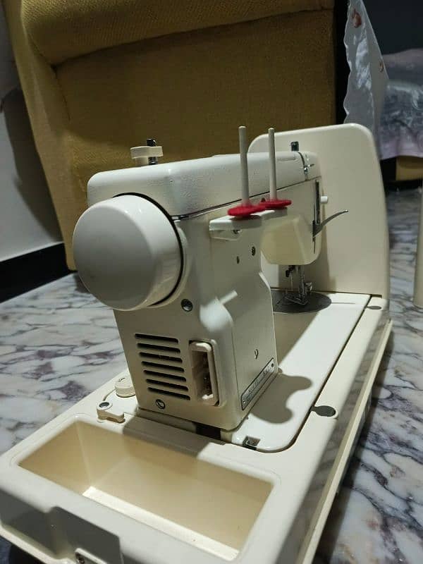 JANOME SEWING MACHINE 1