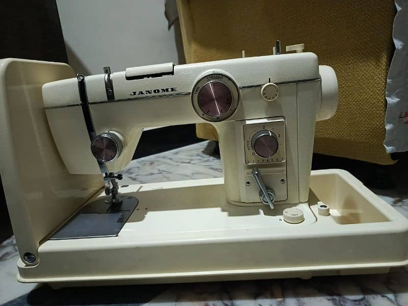 JANOME SEWING MACHINE 4