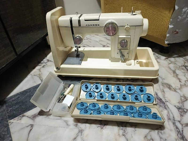 JANOME SEWING MACHINE 8