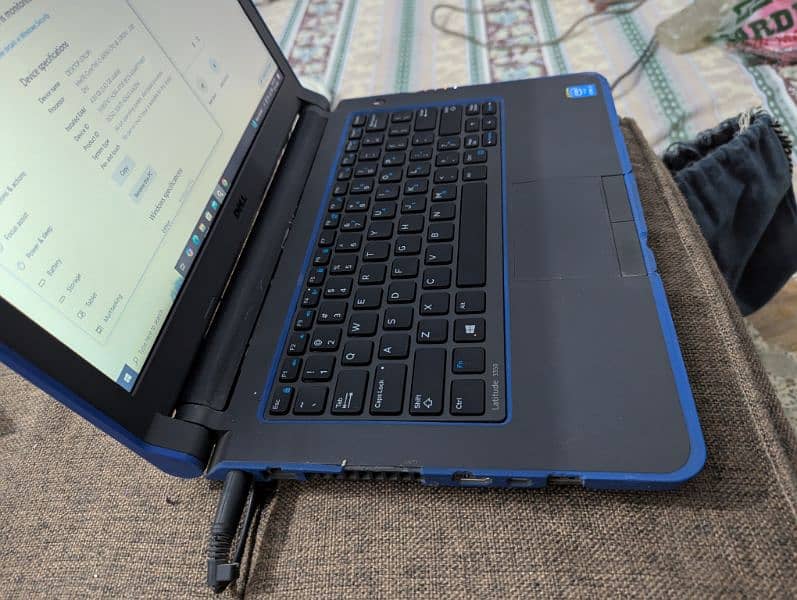 selling my I3 and i7 laptops 7