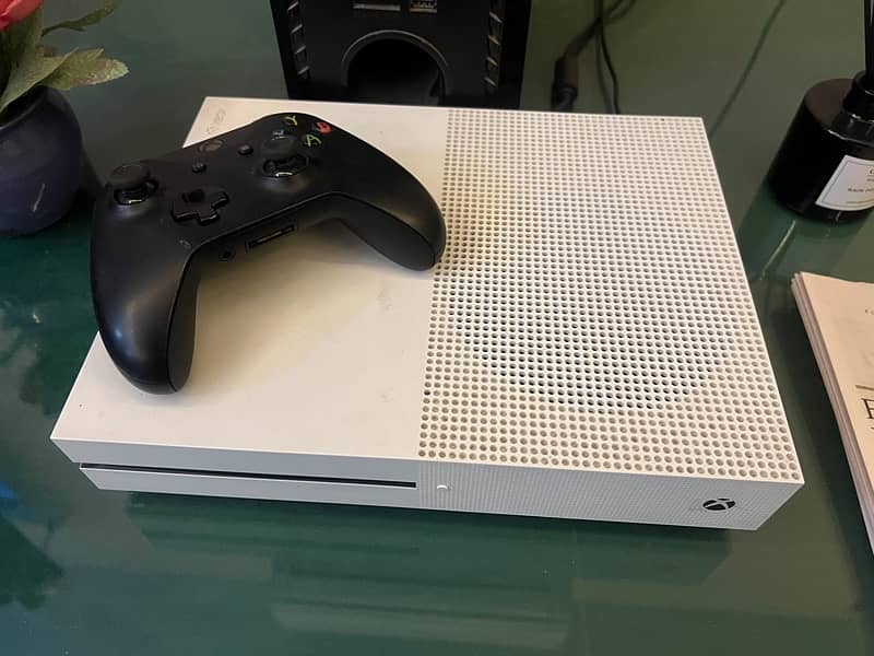 Xbox One S - 500 GB 0