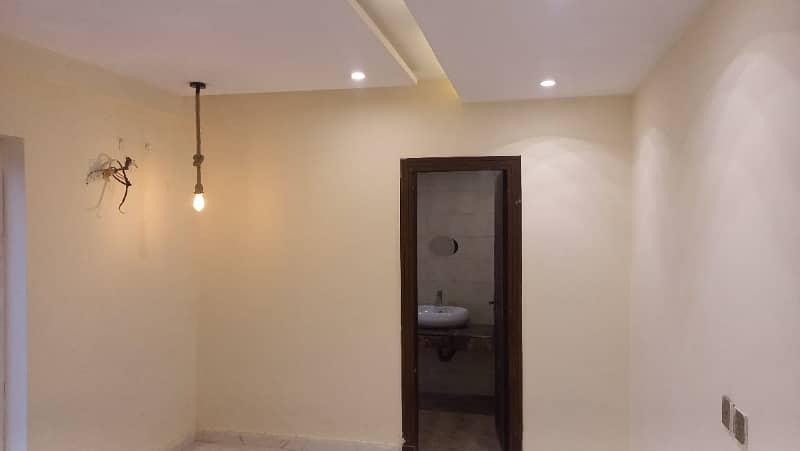 1 BED BRAND NEW LUXURY IDEAL GOOD EXCELLENT FLAT FOR RENT IN SECTER E BAHRIA TOWN LAHORE 17