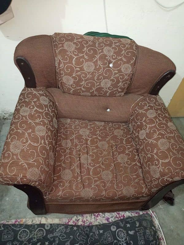 Urgent sale Sofa Set 1