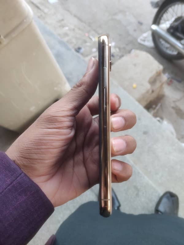 iphone xs 256gb factory unlocked non pta 03236855842 6