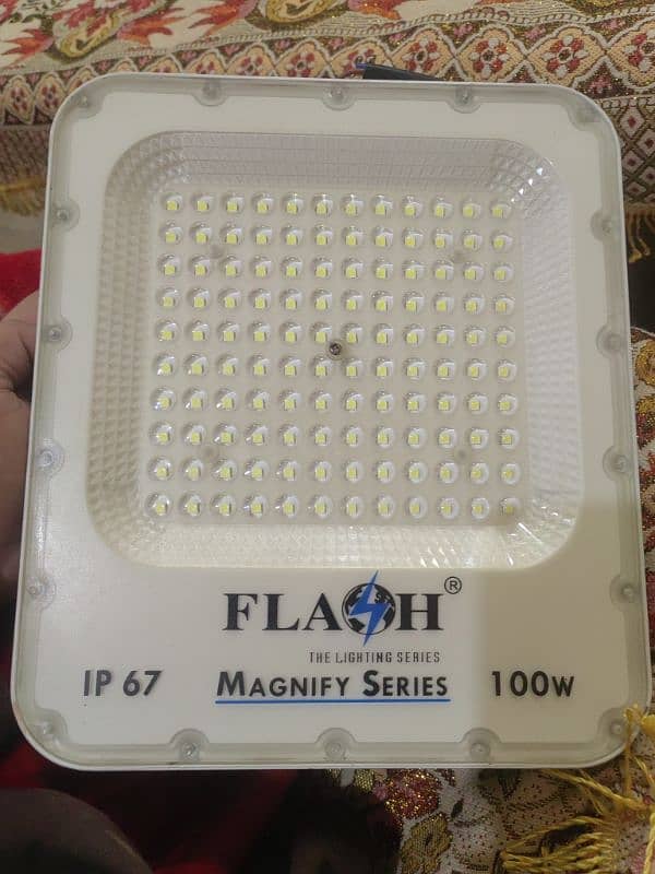 100 WATT FLOOD LIGHT 1