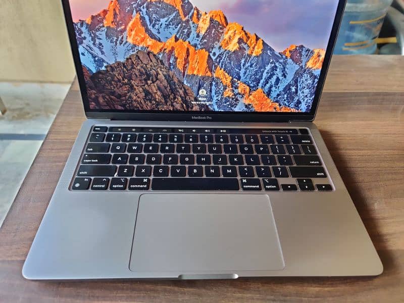 M2 MacBook Pro 2022 512 SSD - with touch bar 0