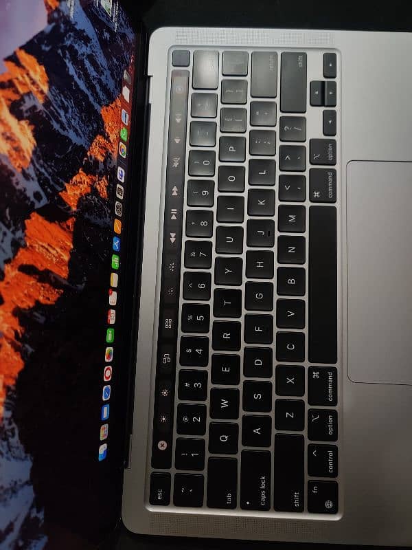 M2 MacBook Pro 2022 512 SSD - with touch bar 8