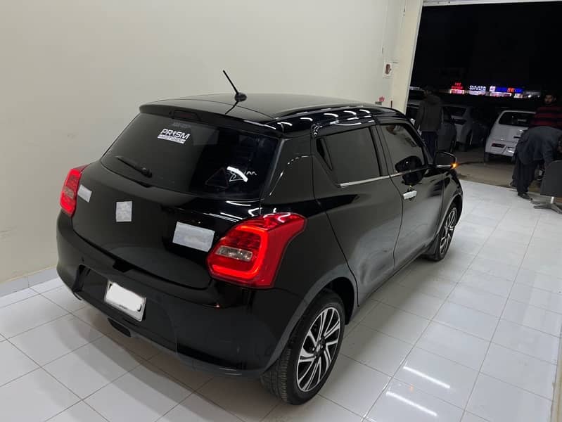 Suzuki Swift 2023 GLX CVT 3