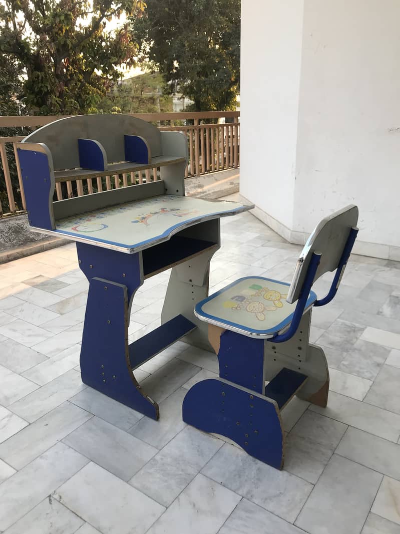 Kids Study Table & Chair 4