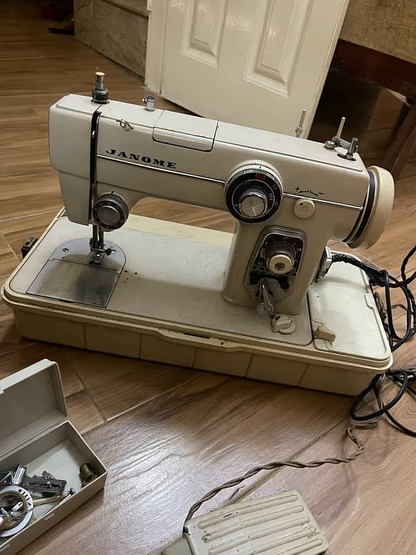 Janome sewing machine with embroidery utensils 2