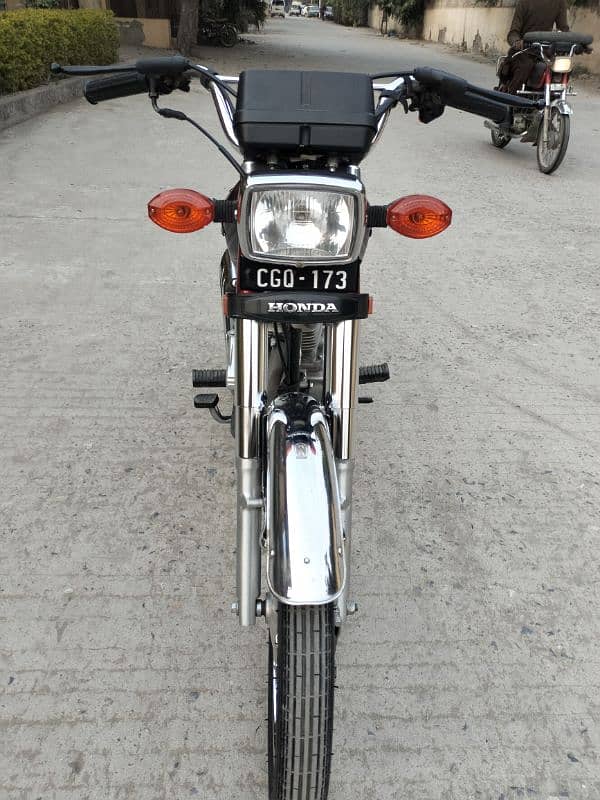 Honda CG125 model 2023 Islamabad number 03341511728 3