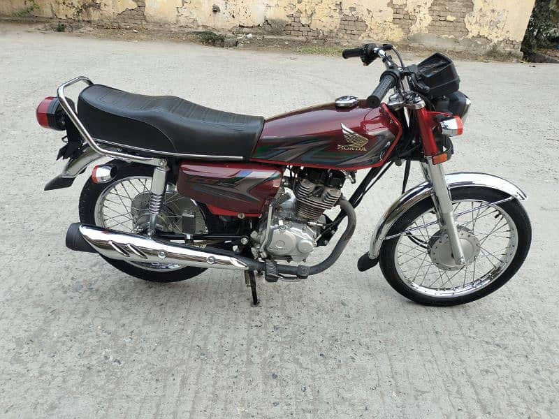 Honda CG125 model 2023 Islamabad number 03341511728 4