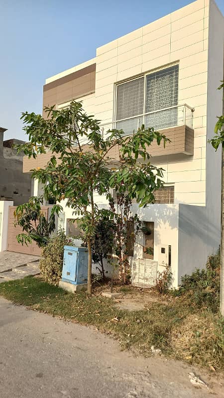 SLIGHTELY USED BEAUTIFUL LOCATION HOUSE AT LOW PRICE 37