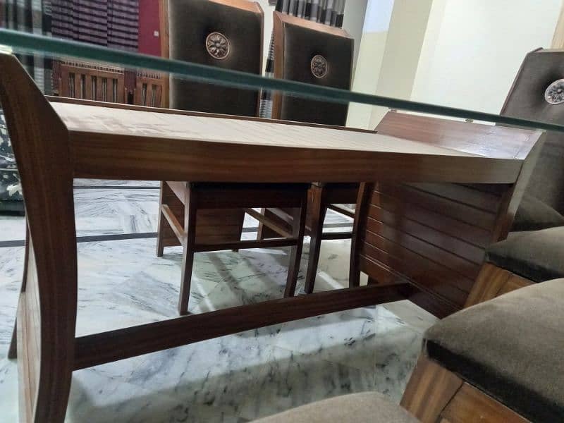 Good condition dinning table 5