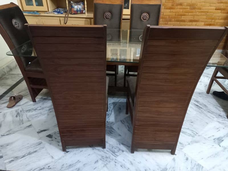 Good condition dinning table 10