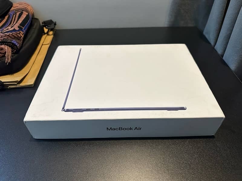 Macbook Air M3 8GB / 256GB 13.6 inches 0