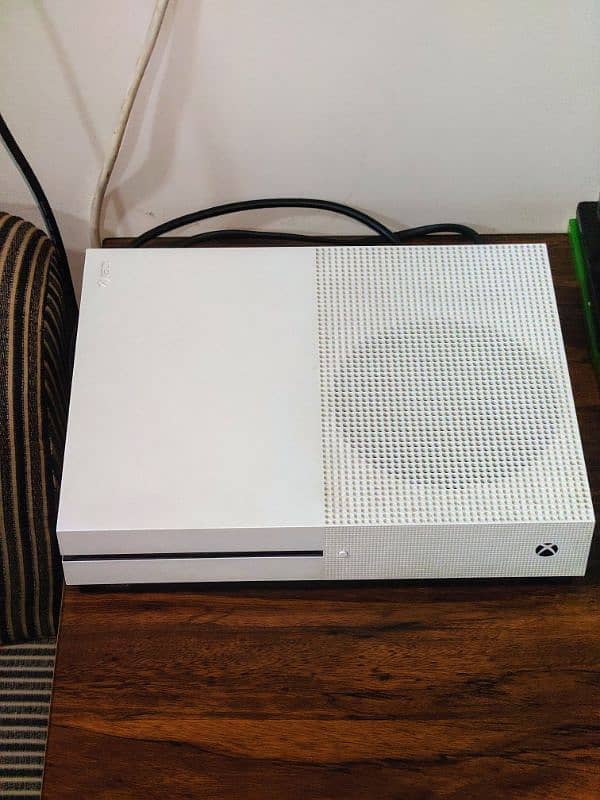 Xbox One S 500GB 3