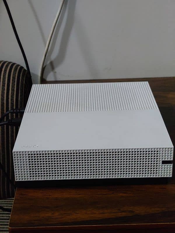 Xbox One S 500GB 4