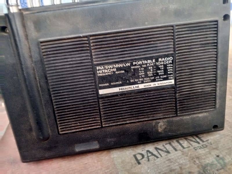 Radio Hitachi 4 band 9