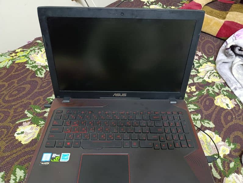 ASUS FX553VE GTX 1050Ti 4GB Intel Core i7-7700HQ 16GB, 128gb + 500 HD 2