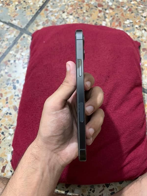 Iphone 12 pro 128gb FACTORY UNLOCK 10/9.8 waterpack 1