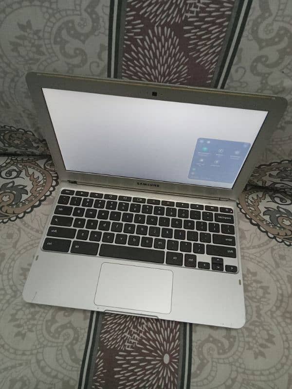 Samsung Series 5 Chromebook XE303C12 2