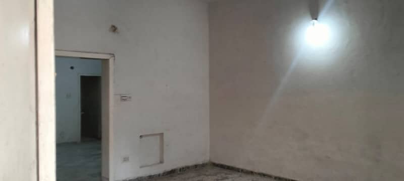 Prime Location 5 Marla Lower Portion For rent In Gulberg Gulberg 11