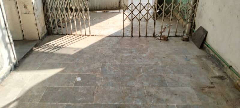 Prime Location 5 Marla Lower Portion For rent In Gulberg Gulberg 26