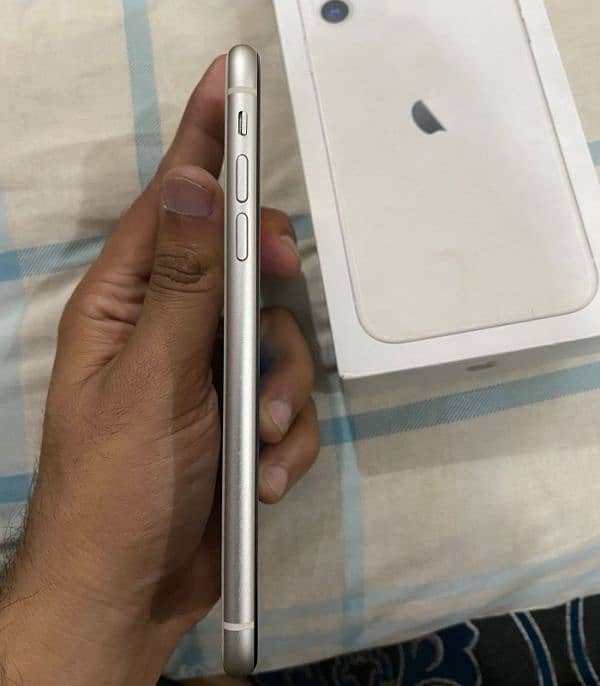 IPHONE 11 64 Gb 3