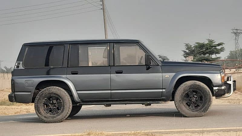 Nissan Patrol 1982 4