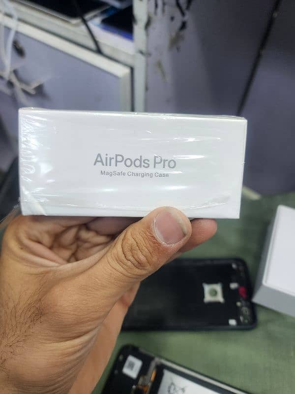 airpods pro with wireless charging case 7