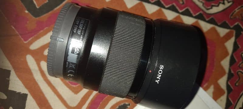 Urgent Sale: Sony FE 50mm f/1.8 Lens in Excellent Condition 2