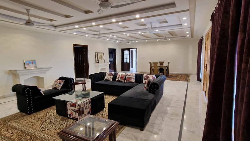 house avalibale for rent in gulber D markaz 0