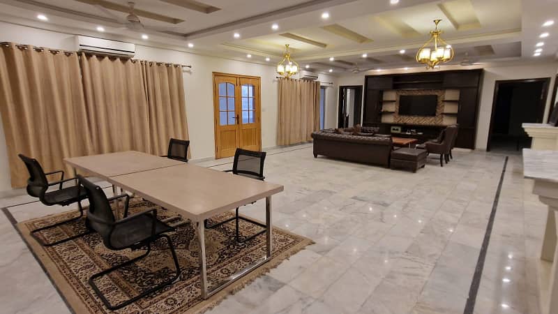 house avalibale for rent in gulber D markaz 2