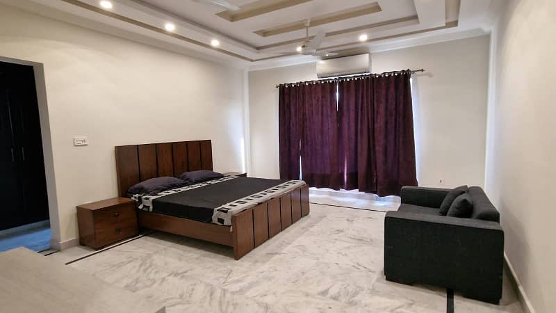 house avalibale for rent in gulber D markaz 8