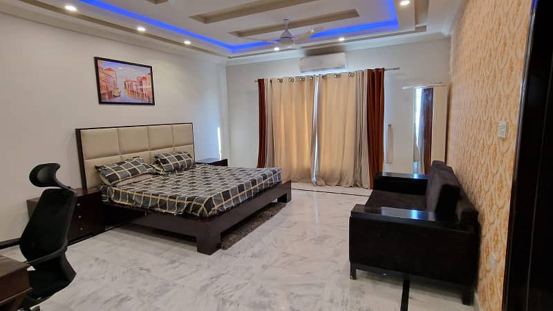 house avalibale for rent in gulber D markaz 10