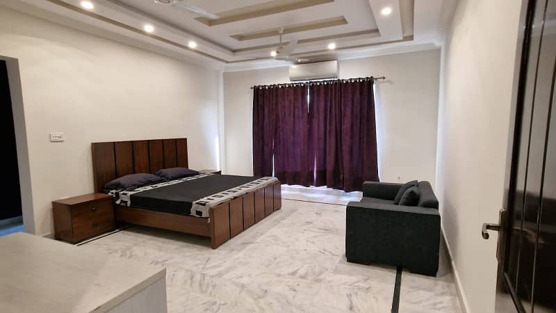 house avalibale for rent in gulber D markaz 11