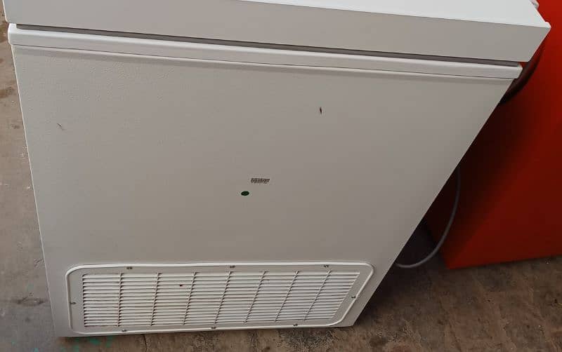 Selling Dawlance freezer for 1 door 3