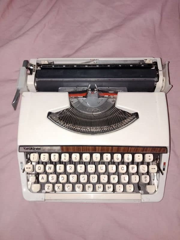 Typewriter (Made in Japan) 0