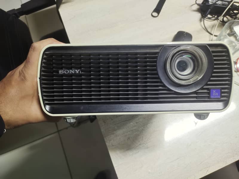 Projector SONY VPL-EX120 With Screen 6/8 inches– High-Quality 0