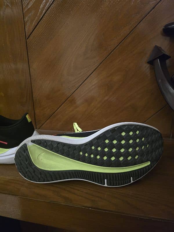 Nike WinFlo 10 (Black/Green) shoes 6