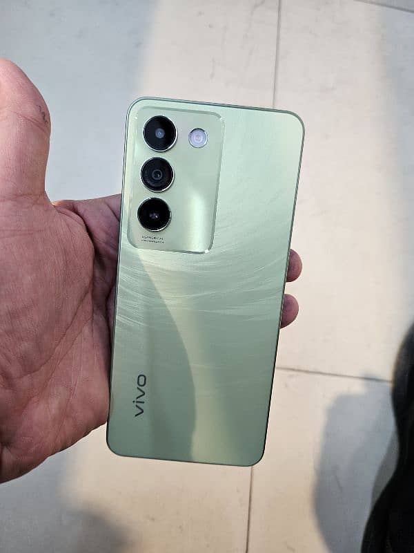 VIVO Y100 0