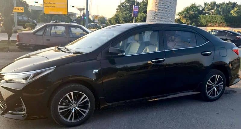 Toyota Altis Grande 2022 1