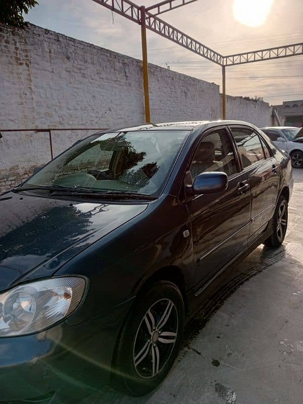 Toyota  SE saloon Corolla  2005 4