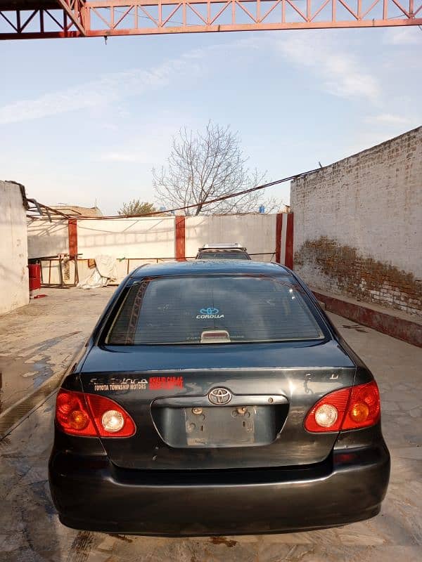 Toyota  SE saloon Corolla  2005 5