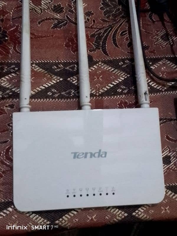 Tenda Wi-fi Device with charger 2