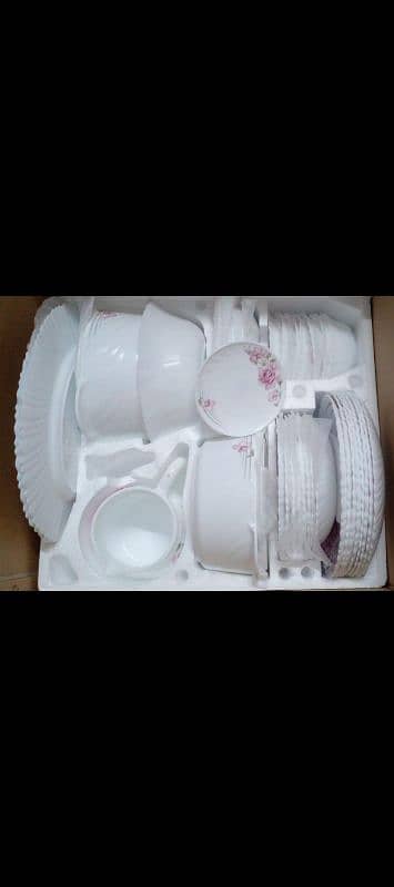 dinner set for 8 persons for sale price is negotiable 1